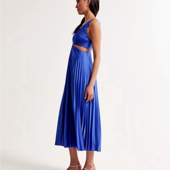 New without tags Abercrombie Giselle Pleated Cutout Maxi Dress - Picture 3 of 6